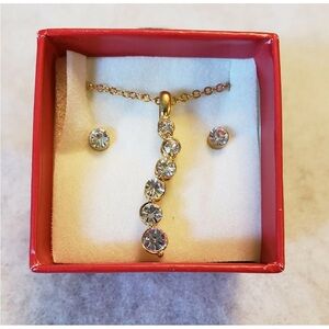 Avon "Believe in Love" Curve Necklace Gift Set NIB